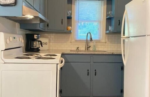 Columbus House | Fun 2 bedroom home w/office space, 14 min to Fort