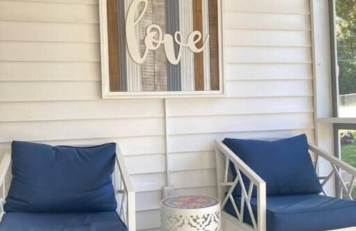 Columbus House | Fun 2 bedroom home w/office space, 14 min to Fort