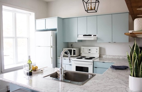 Brandon Apartment | Fun and Colourful One Bedroom