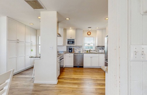 Avon House | Fun beachfront home w/shared pool, WiFi, private washer & dryer, central AC