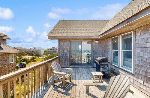 Avon House | Fun beachfront home w/shared pool, WiFi, private washer & dryer, central AC