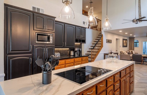 Palm Desert House | Fun & Comfy Retreat-7BR,sleeps 16+, Pool, Spa, BBQ, Pickleball,Game Room & More.