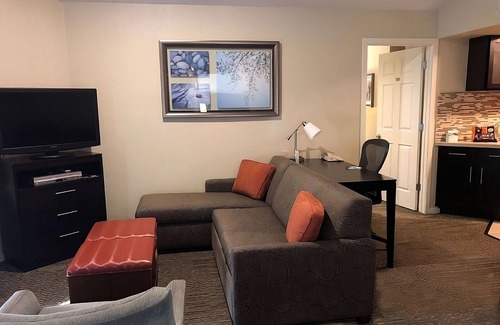 Sunnyvale Resort | Fun Day at LEGOLAND Discovery Center! Spacious 2BR Unit w/FREE Breakfast, Pool!