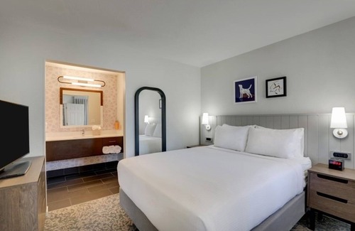 Sunnyvale Hotel | Fun Day at LEGOLAND Discovery Center! Spacious 2BR Unit w/Free Breakfast, Pool!