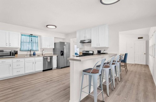 Clear Lake City House | Fun Family Stay & Play w/Game Room & Movie Room