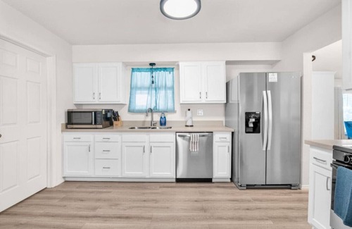 Clear Lake City House | Fun Family Stay & Play w/Game Room & Movie Room