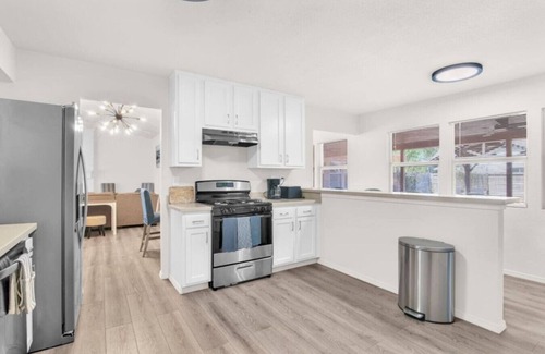 Clear Lake City House | Fun Family Stay & Play w/Game Room & Movie Room