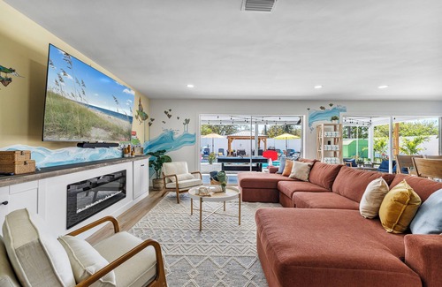 Bradenton House | Fun-Filled Family Oasis with Pickleball, SPA, HTD Pool, Fire Pit near AMI