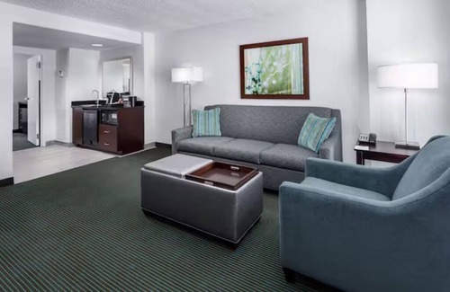 Florida Central Atlantic Coast Hotel | Fun-Filled Resort Getaway l 4 Spacious Suites + Free Breakfast & Park Shuttle