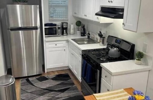 Riverside House | Fun get away/Business class, Fast WIFi, 55” TVs…