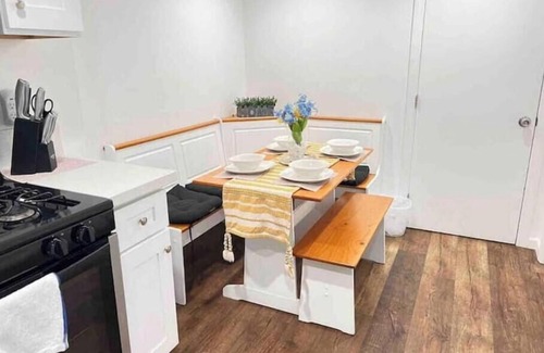 Riverside House | Fun get away/Business class, Fast WIFi, 55” TVs…
