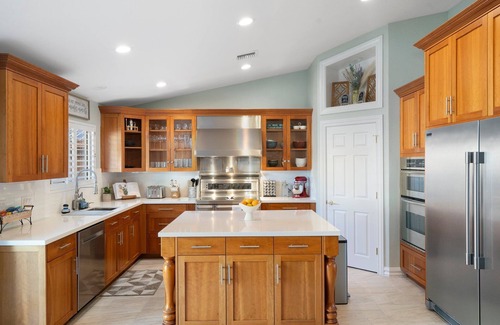 Sunset Ridge House | FUN! Heated Pool~Star Wars Game Rm~BULL BBQ~Outdoor Bar~Games~Fire Pit w/Chairs