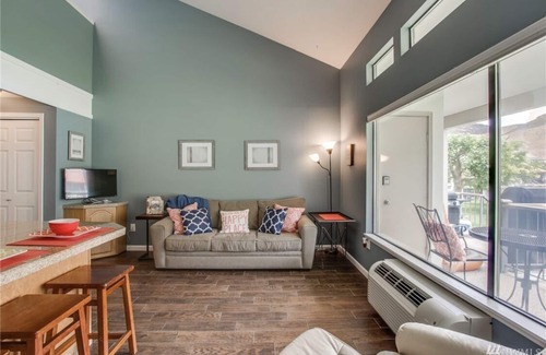 Quincy Condo | Fun in the Sun, Gorge Concerts, Columbia River, Wineries