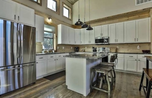 Ellijay Cabin | Fun on the River-Modern home near orchards & wineries