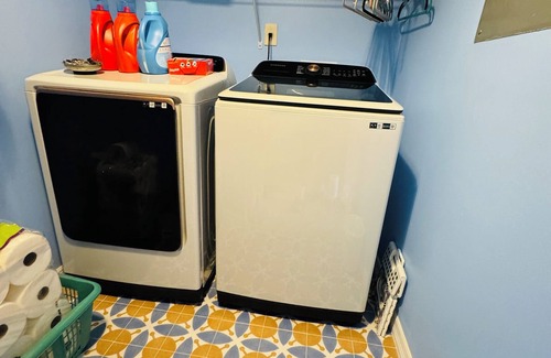 Kissimmee Condo | Fun Open-Concept 2 Bedroom/2 Bathroom Condo w/Screened Porch. 10 Min from Disney