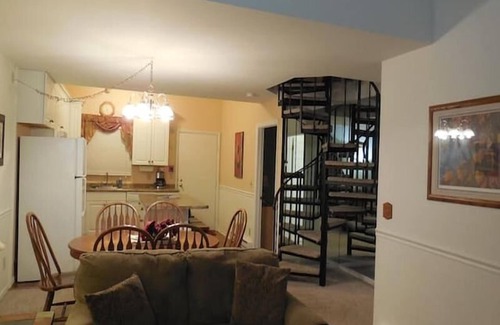 Wisconsin Dells Condo | Fun Stays @ The Dells Club, 3BR/2Ba Condo with Riverview!