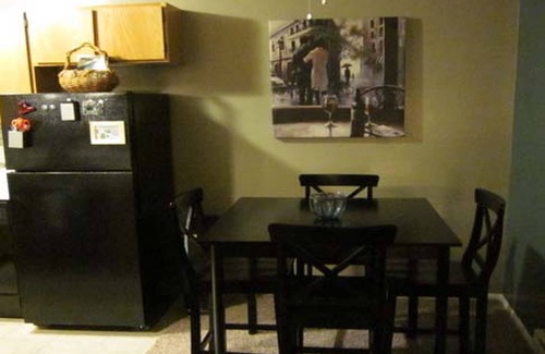 Poplar Grove Condo | Fun, Trendy & Budget Friendly! 2 Bed/1Ba Condo w/WIFI - 2 mi to Downtown