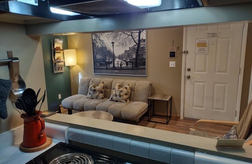 Poplar Grove Condo | Fun, Trendy & Budget Friendly! 2 Bed/1Ba Condo w/WIFI - 2 mi to Downtown