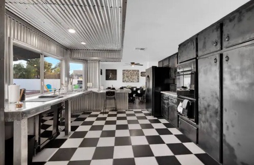 Chinatown House | FUN Villa very Close to the strip !