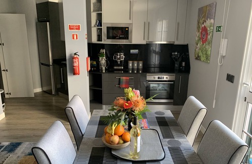 Sao Roque Apartment | Funchal Apt- Sleeps 2 - Pool & Parking - Madeira