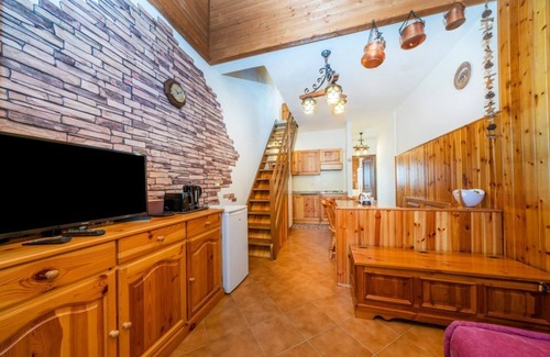Tarvisio Apartment | Functional 60 sqm apartment, ideal for 6 guests, 3 min walk from the Italian Ski and Snowboard School Tarvisio - Sella Nevea. Tarvisio, located in the heart of the Julian Alps, offers breathtaking landscapes and a rich variety of hiking trails. The apart