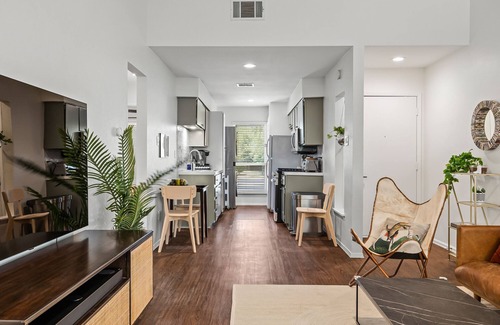 Quail Hollow House | Funky Austin Getaway: 2-bedroom minutes away from Q2, Domain, & more.