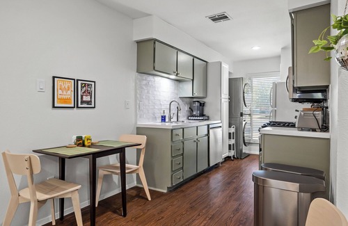 Quail Hollow House | Funky Austin Getaway: 2-bedroom minutes away from Q2, Domain, & more.