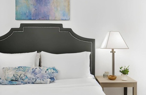 North Center Apartment | Furnished 1BR Apt w/Natural Light & King Beds