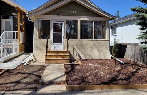 Saskatoon Downtown Apartment | Furnished 2 bedroom basement Suite by the River