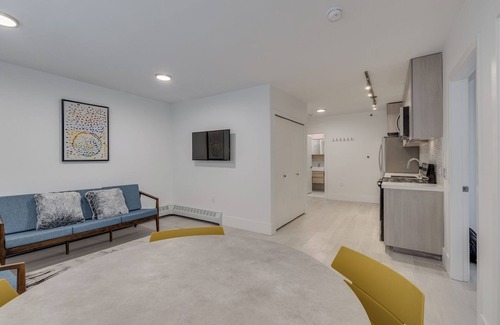 West End Apartment | FURNISHED 2 BEDROOM IN 1425 HARO - PET FRIENDLY