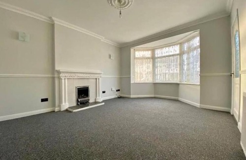 Hull House | Furnished 2 bedroom house with garden aswell i stay here normally with family.