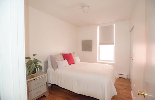 Dudley Square House | Furnished 3- Bedrooms near Hospitals & Universities in vibrant Boston w/Wifi.