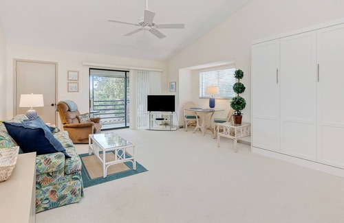 Sawgrass Apartment | Furnished Efficiency Steps from the Beach