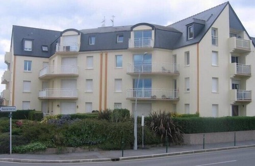 Saint-Vaast-la-Hougue Apartment | Furnished * in Saint-Vaast-la-Hougue facing the sea and the island of Tatihou