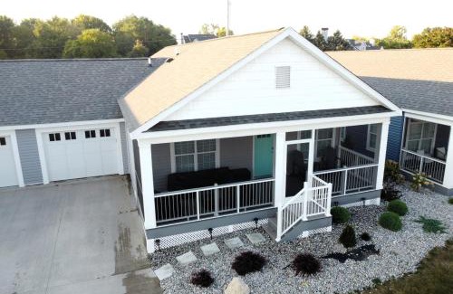 Marblehead House | Furnished Screened Porch Baypoint Resort Home!
