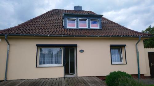 Brake House | GästeHaus „Barbara” mit Garage in 26919 Brake