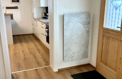 Seekirchen Markt Apartment | Gästehaus "seeblick" Helle Gartenwohnung