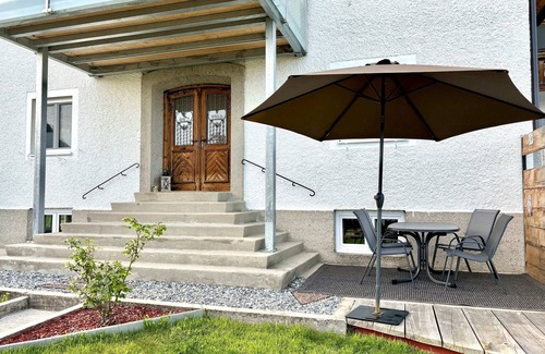 Seekirchen Markt Apartment | Gästehaus "seeblick" Helle Gartenwohnung