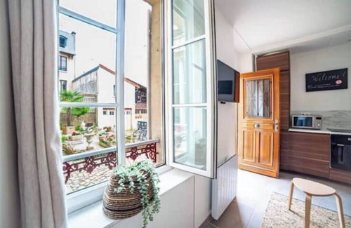 Saint-Louis Apartment | Géranimus Versailles : Palace