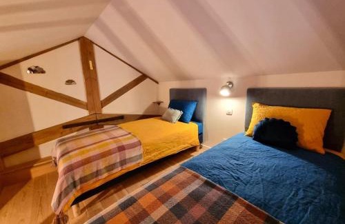 Le Cergne House | Gîte écologique pour 12 pers., randonnée et nature au Cergne - FR-1-496-351