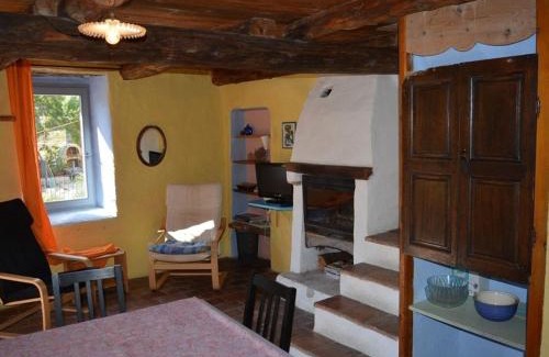 Grospierres House | Gîte 2 pièces avec climatisation et animaux admis à Grospierres - FR-1-382-64