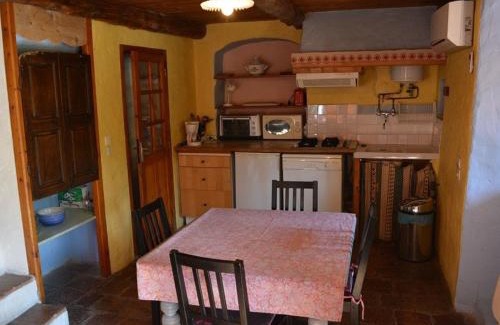 Grospierres House | Gîte 2 pièces avec climatisation et animaux admis à Grospierres - FR-1-382-64