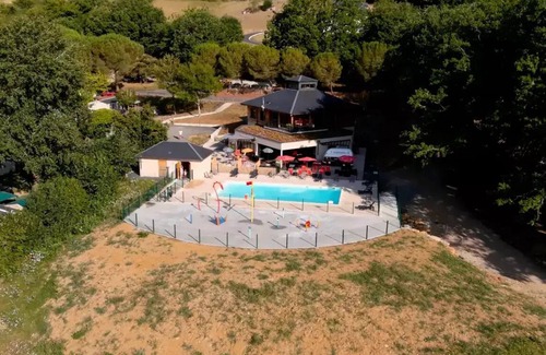Lissac-sur-Couze Villa | Gîte 32m² lake view (1bedroom) + open terrace + LV + TV 5 persons