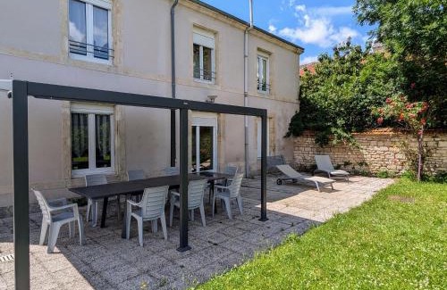 Mecrin House | Gîte accueillant 10 pers avec terrasse, proche nature, idéal pour famille et PMR à Mécrin - FR-1-585-12
