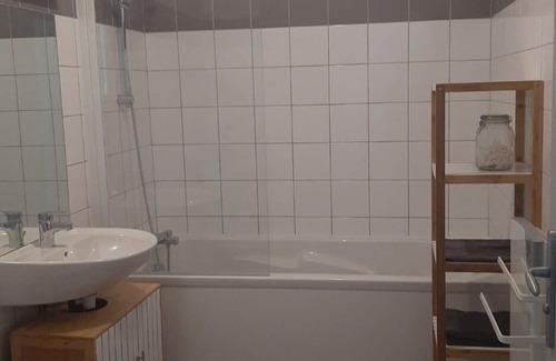 Vouecourt Apartment | Gîte au Coeur D'un Joli Village Arboré et Situé en Bordure de Marne