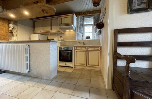 Saint-Jacques-des-Blats Ski Chalet | Gîte aux gardes - aux pieds des montagnes