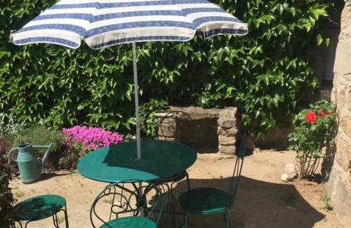 Veranne House | Gîte authentique avec cheminée et wifi, près du Pilat - FR-1-496-255