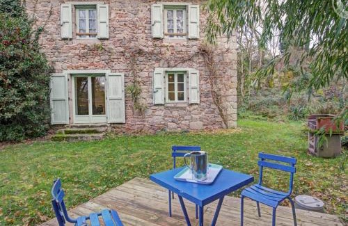 Salt-en-Donzy House | Gîte bucolique 8 pers avec cheminée et animaux acceptés - FR-1-496-10