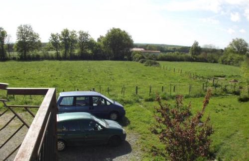 Sainte-Foy-Saint-Sulpice Apartment | Gîte calme avec terrasse et animaux acceptés - FR-1-496-47