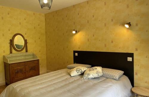 Lavoine House | Gîte chaleureux avec poêle à bois et jardin à Lavoine - FR-1-489-332